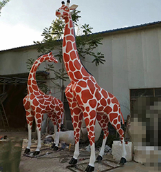 Giant wild animal life size giraffe sculpture